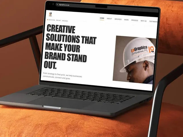 LaGraphico's homepage open on a laptop